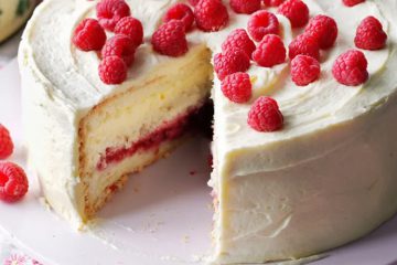 Buttery cream and raspberry cake