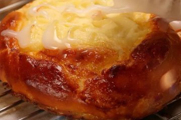 Custard filled yeast buns