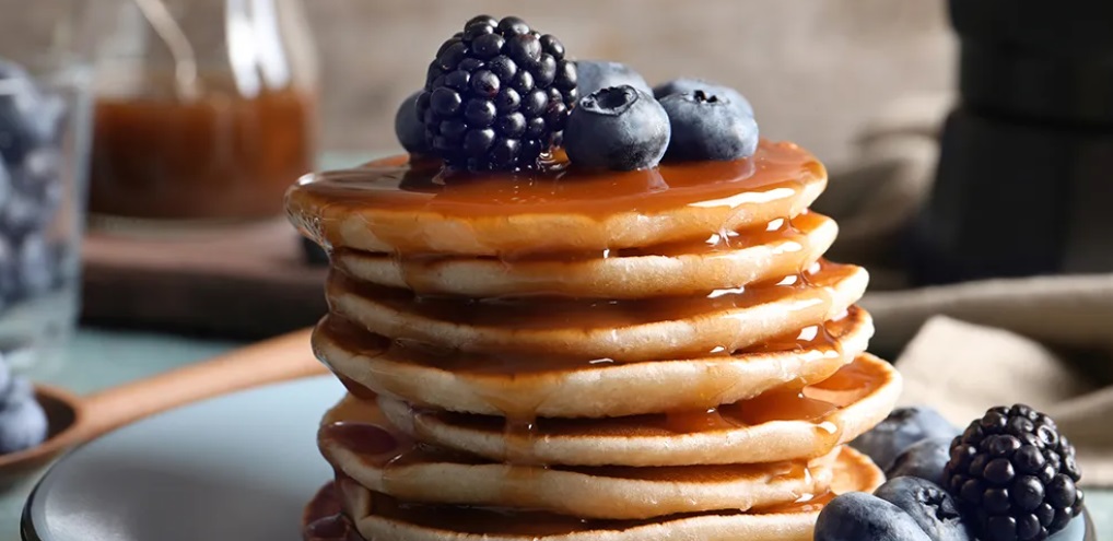Honey pancakes with fruit