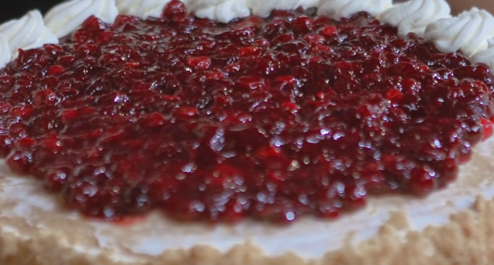 Marcinek cake with cranberry jam