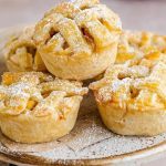 Vanilia cream and apple tartlets