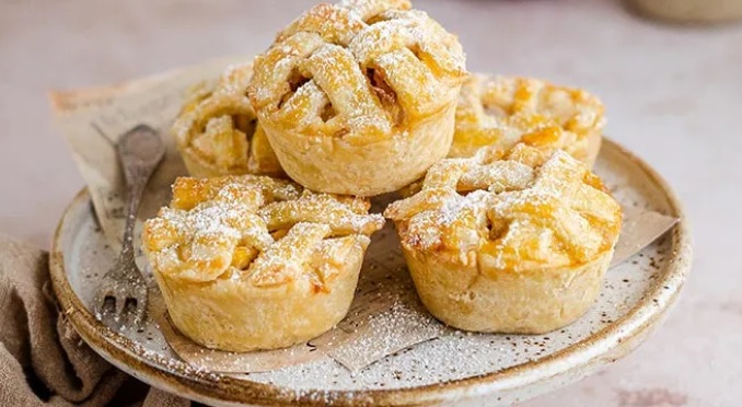 Vanilia cream and apple tartlets