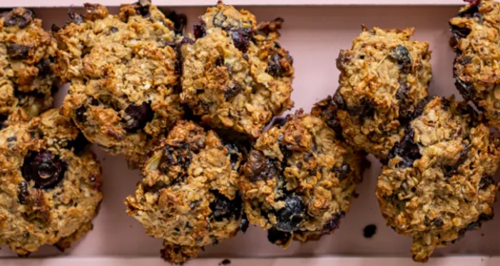 Vegan sugar-free breakfast cookies