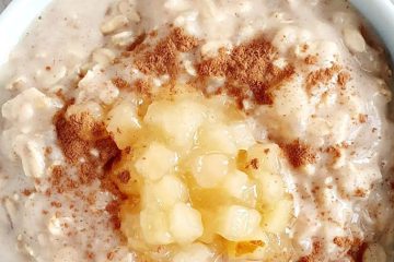 Apple and cinnamon oatmeal