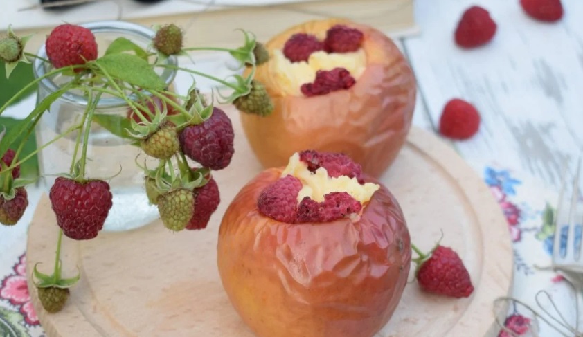 Baked Apples Stuffed with Custard and Raspberries