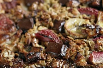 Baked Oatmeal with Fruits and Chocolate