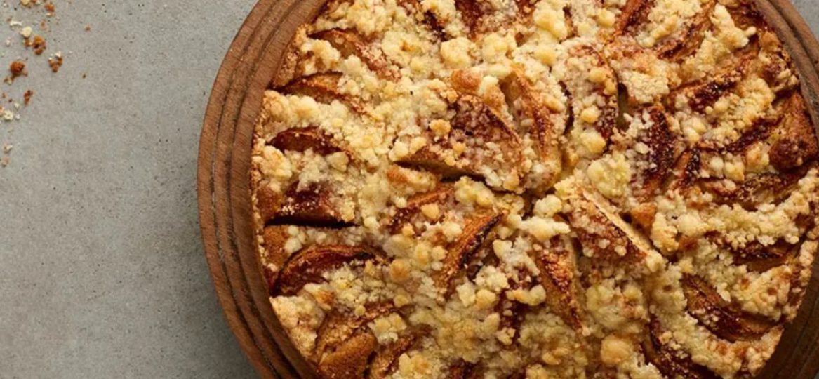 Butter Cake with Apples and Butter Crumble
