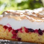 Cake with Currants and Meringue