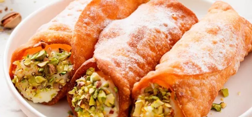 Cannoli with ricotta and pistachios