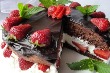 Chocolate Cake with Strawberries