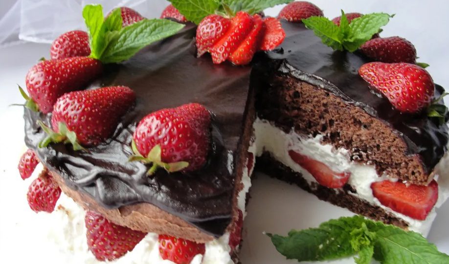 Chocolate Cake with Strawberries