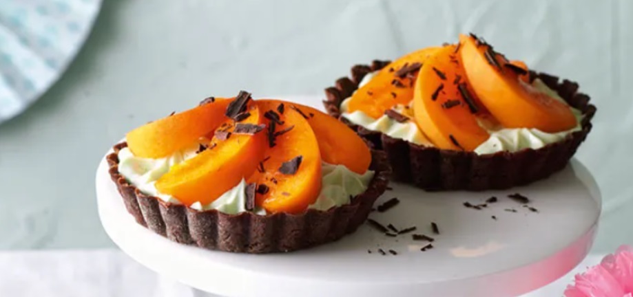 Chocolate Mini Tarts with Mint Cream