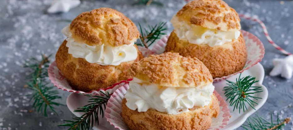 Choux Pastry with Cinnamon Crumble