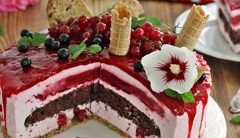 Currant Cake with Glaze