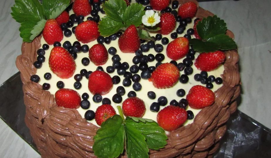 Fruit Basket Cake