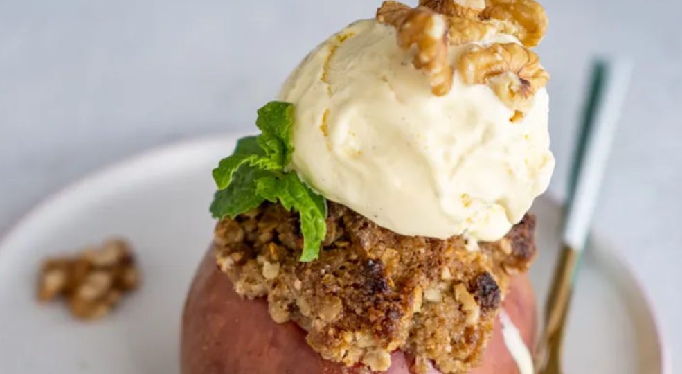 Grilled Apples with Crumble and Ice Cream