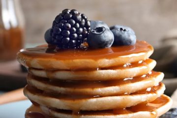Honey pancakes with fruit