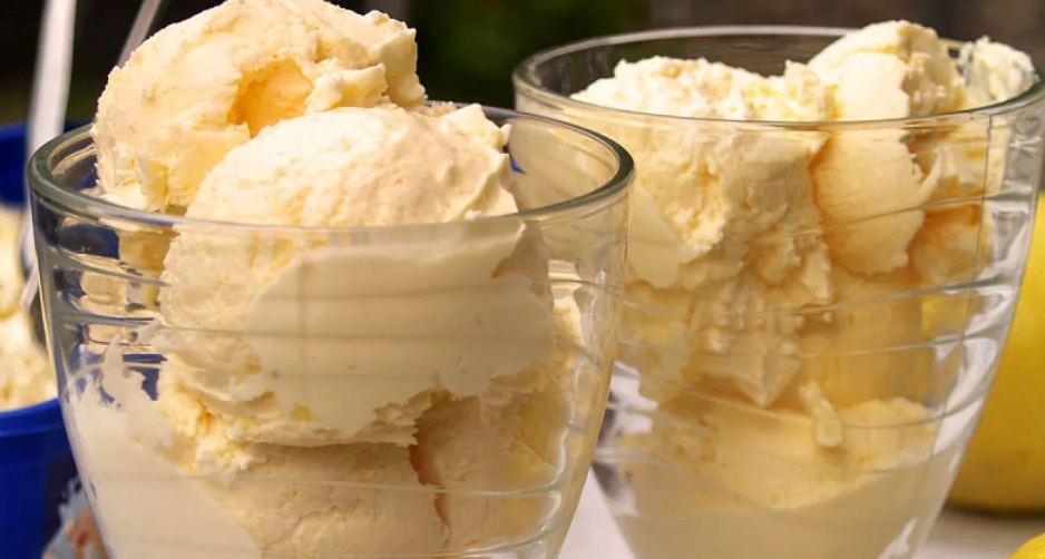 Lemon Ice Cream with Lemon Curd