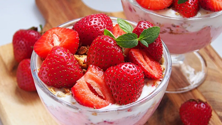 Light Strawberry Dessert