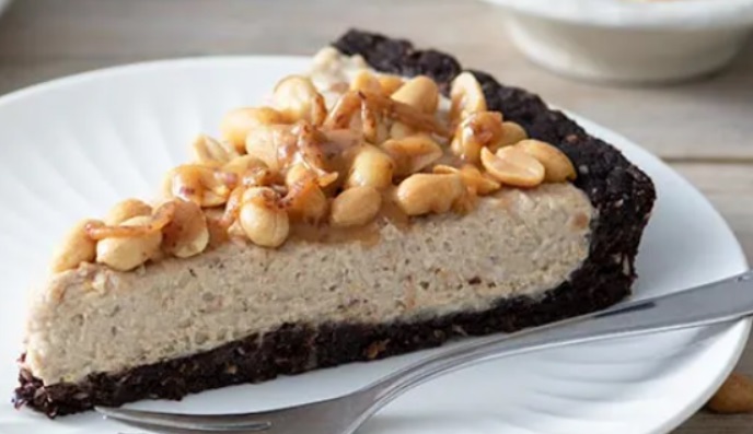 Low-sugar snickers-inspired tart