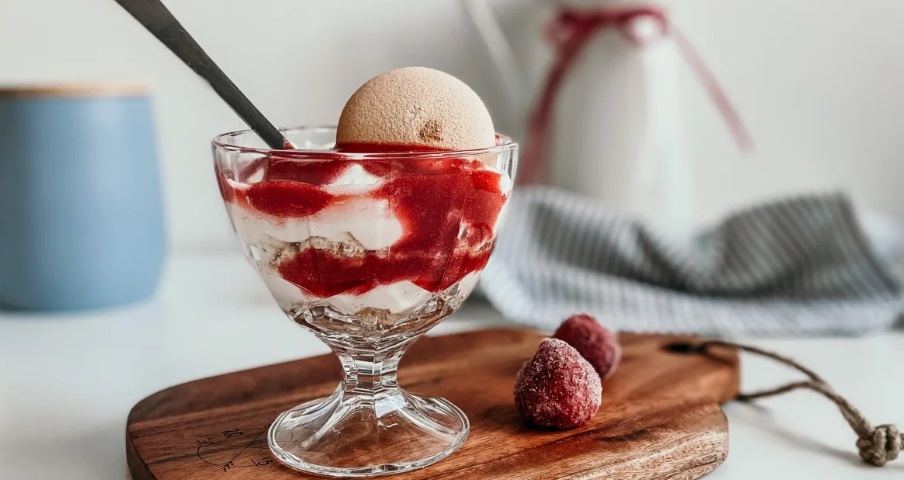 Mascarpone Dessert with Strawberries