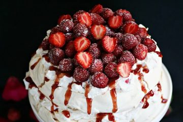 Meringue Cake with Strawberries