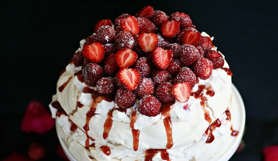 Meringue Cake with Strawberries