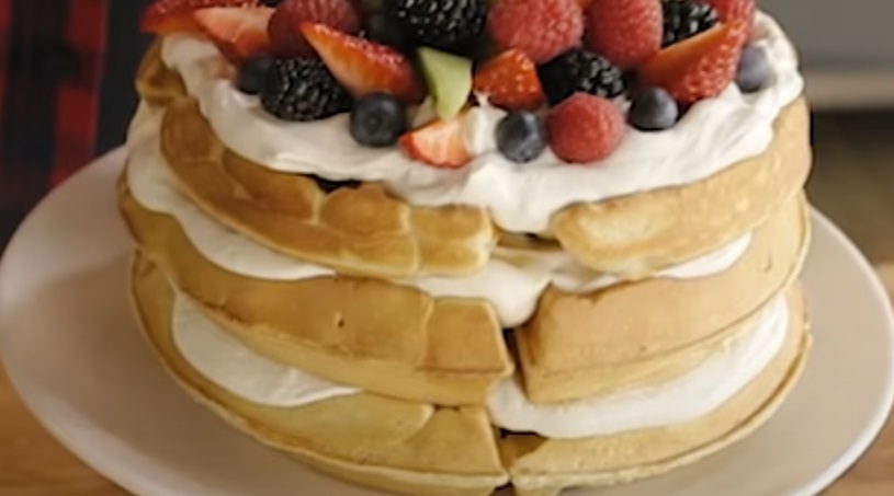 Naked Cake with Nut Waffles