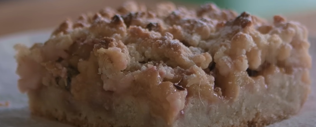 Oatmeal Rhubarb Crumble Cake