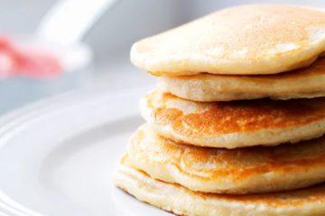 Pancakes with rhubarb cream