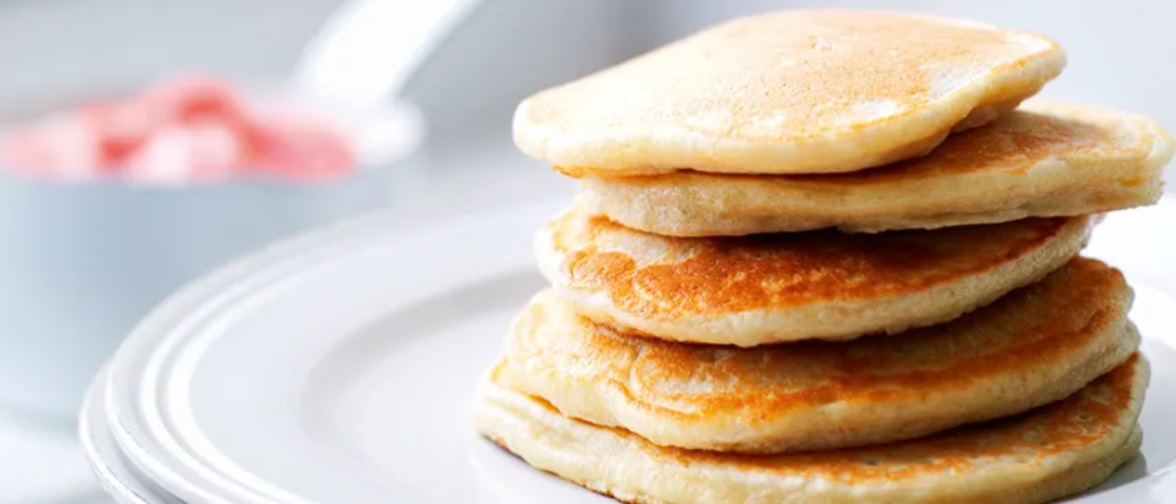 Pancakes with rhubarb cream
