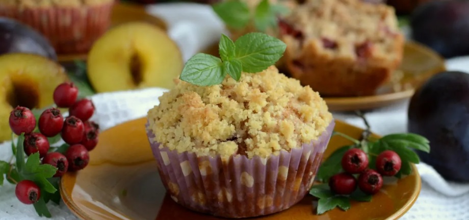 Plum Muffins with Crumble Topping