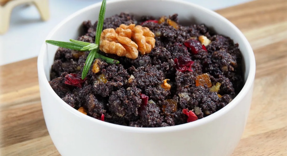 Poppy Seed Filling with Raisins and Walnuts