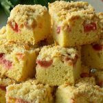 Rhubarb Crumble Cake