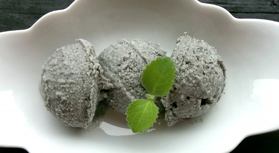 Sesame Ice Cream