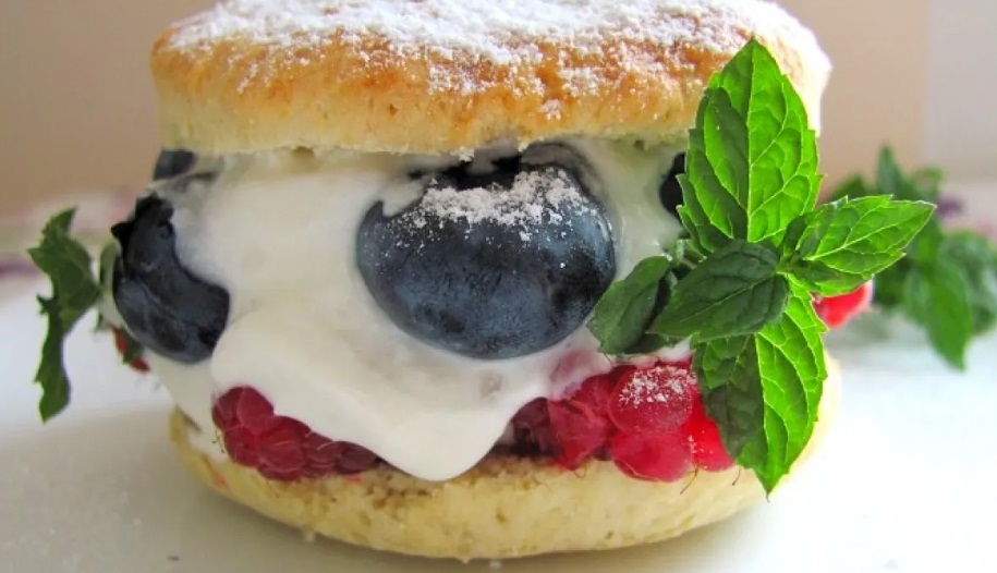 Shortbread Cookies with Whipped Cream and Rum-Soaked Fruits