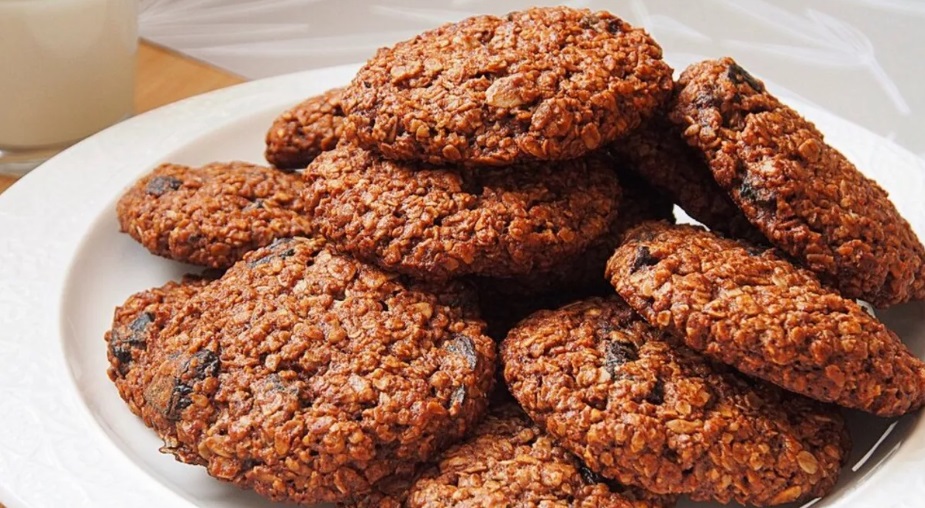 Spiced Oatmeal Cookies with Dried Plums