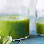 Spinach smoothie with apricots