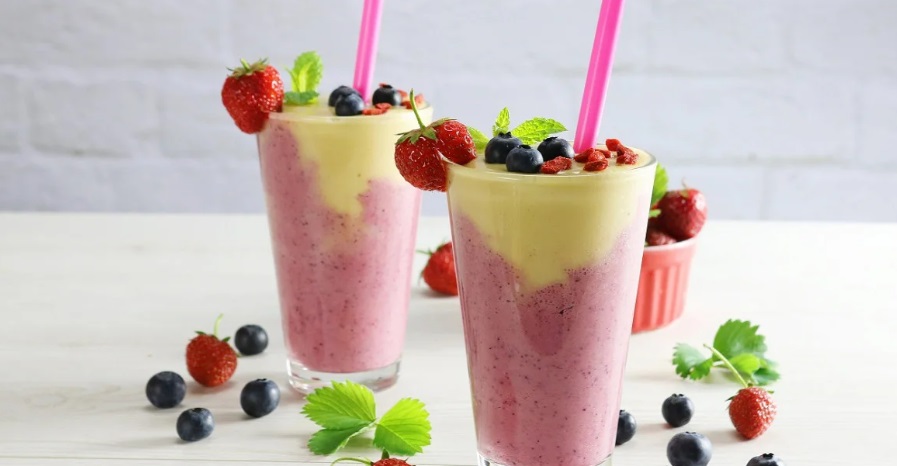 Vanilla-Strawberry Mango Smoothie