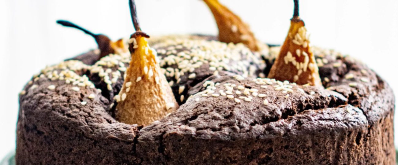 Vegan coffee cake with pears