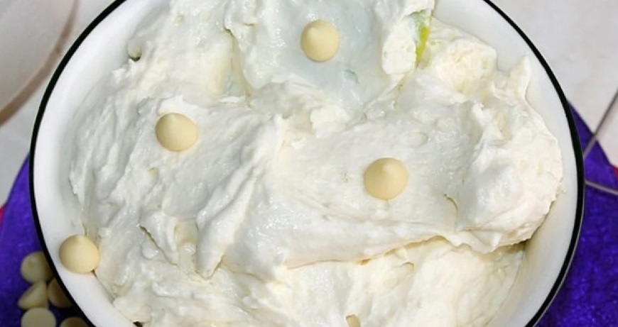 Yogurt Cream with White Chocolate