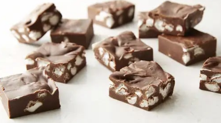 4-Ingredient Mars Bar Marshmallow Fudge