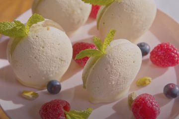 Almond Cookies with Pistachio Ice Cream
