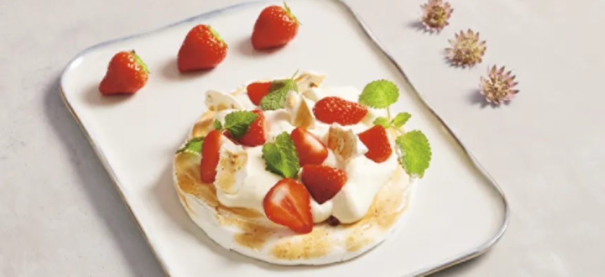 Almond Meringue with Strawberries and Whipped Cream