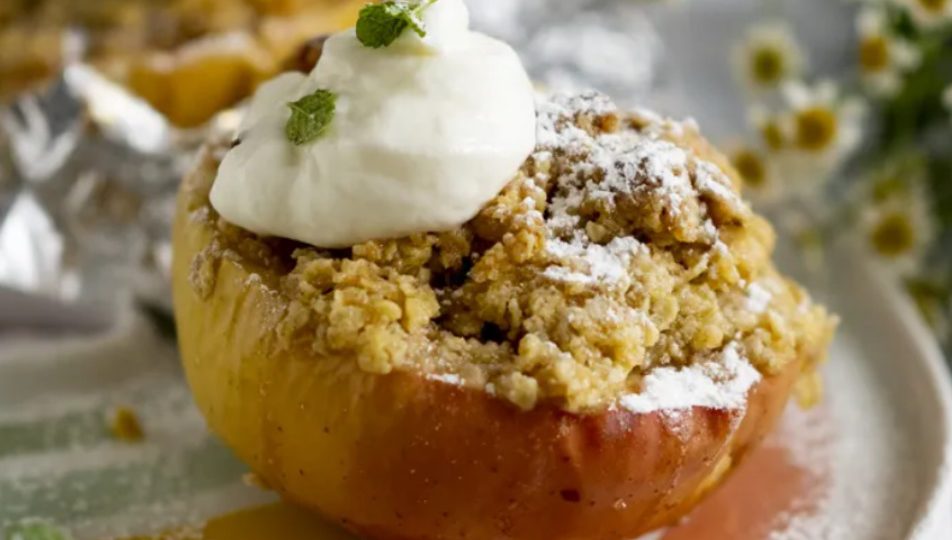 Baked Apples with Vegan Crumble