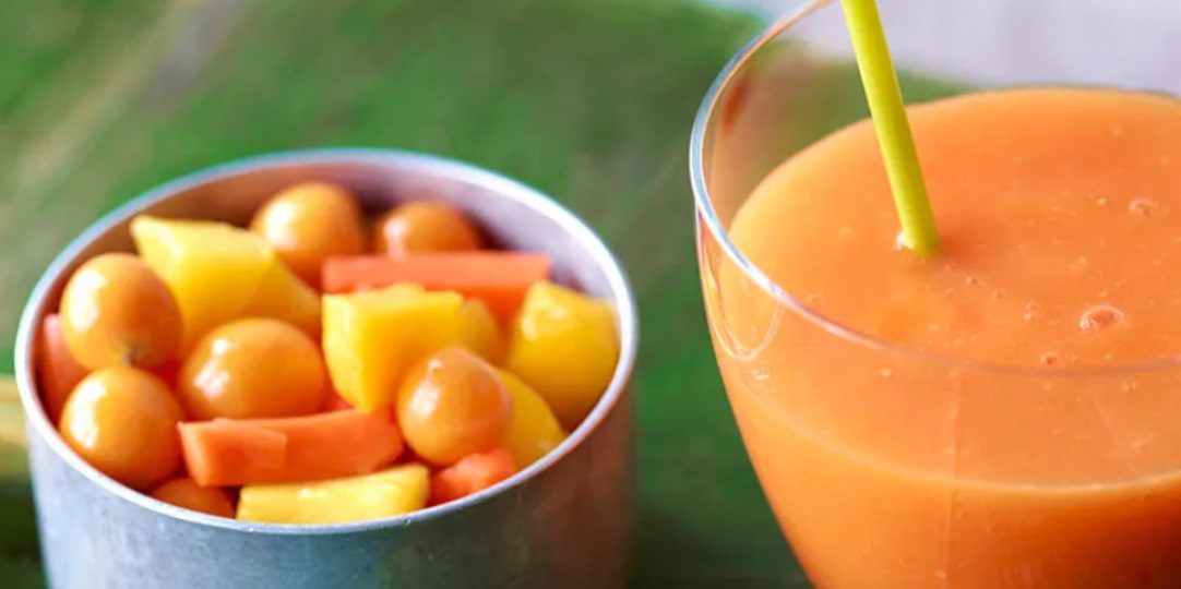 Carrot Smoothie with Mango and Ginger