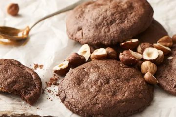 Chocolate cookies with caramel filling