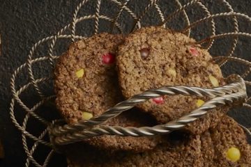 Colorful Oat-Chocolate Cookies