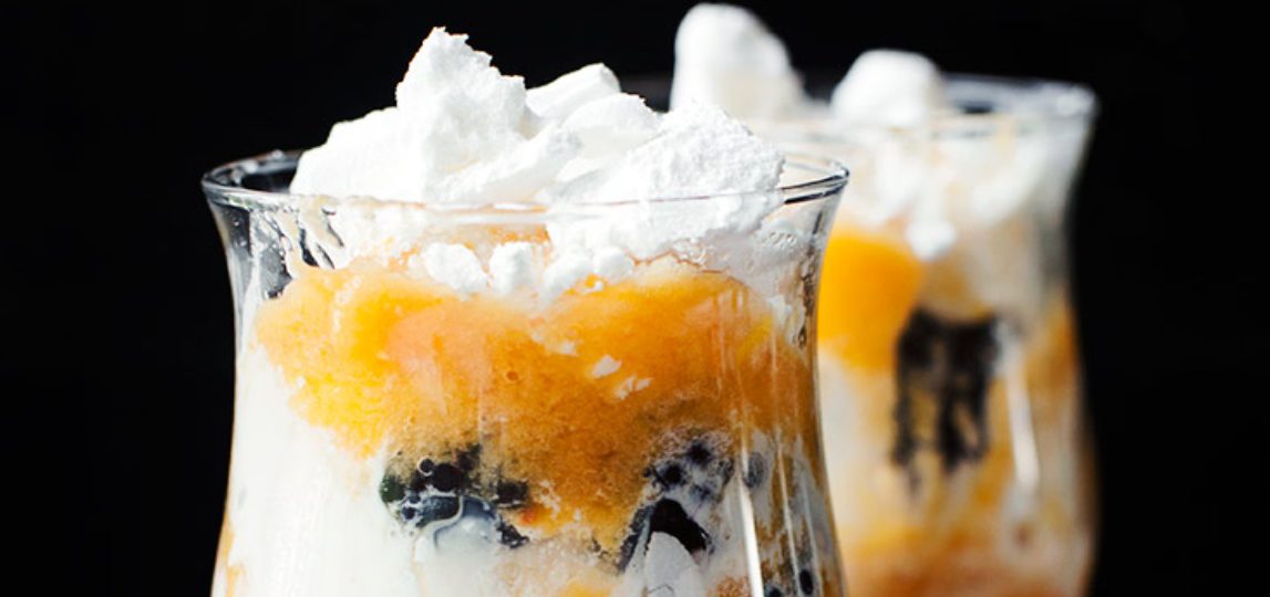 Dessert cups with meringue