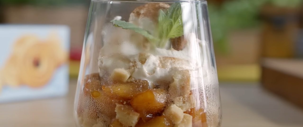 Express Apple Crumble in Glasses